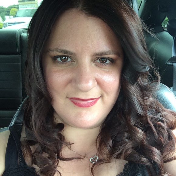 Meet your Posher, Jessica - Picture 1 of 1